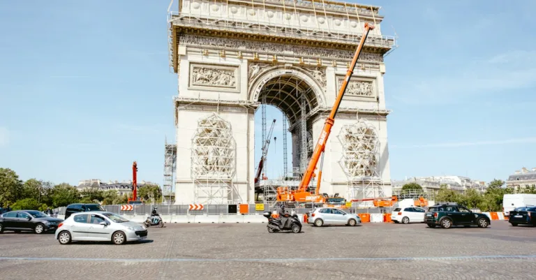 découvrez le vocabulaire essentiel de la construction en français pour améliorer vos compétences linguistiques dans le domaine du bâtiment et des travaux publics.