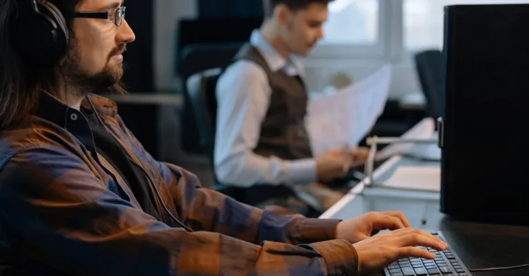 découvrez les meilleures offres d'emploi adaptées à vos compétences et trouvez le job idéal pour booster votre carrière.