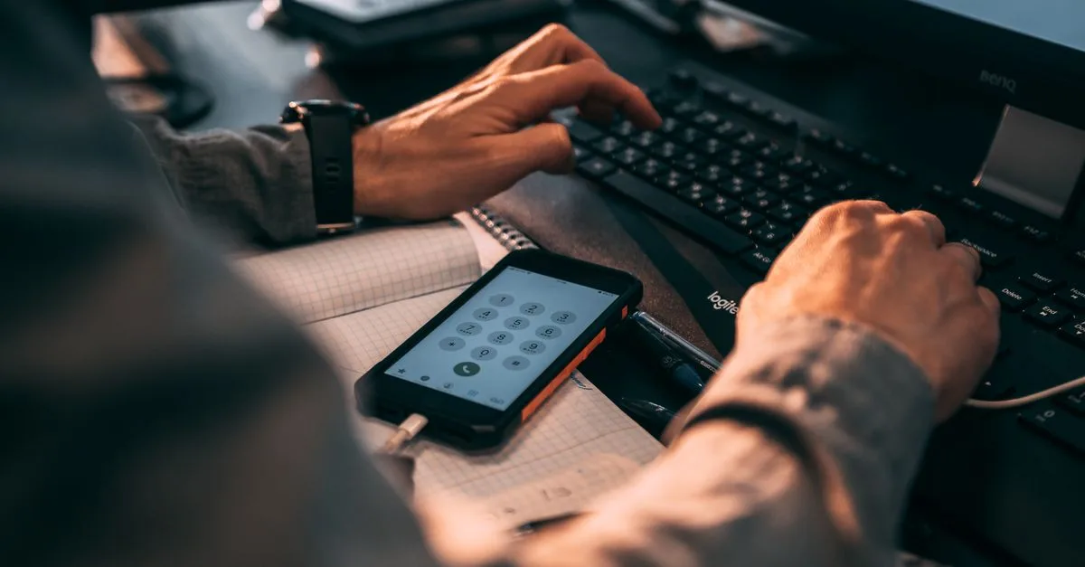 découvrez comment détecter et prévenir la fraude liée aux numéros de téléphone pour protéger vos informations personnelles et financières.