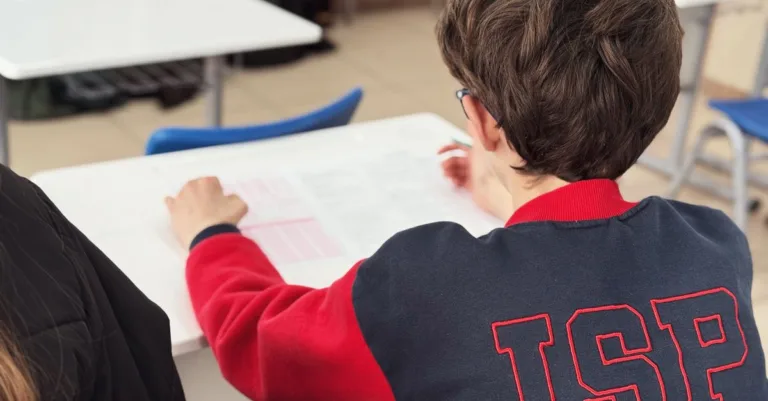 préparez-vous efficacement à votre test d'admission avec nos conseils, ressources et exercices pour réussir toutes les étapes du concours.