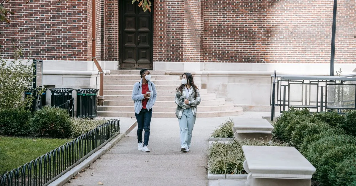 découvrez les meilleures universités du monde, réputées pour leur excellence académique, leurs recherches innovantes et leurs campus d'exception.