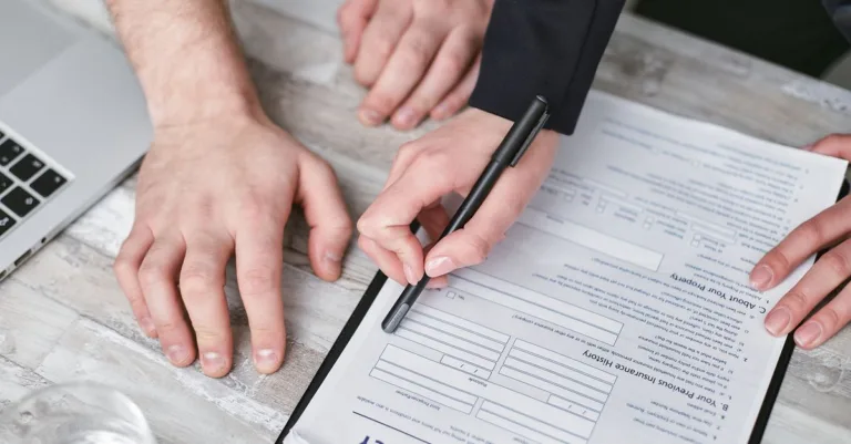 assurez votre entreprise avec notre gamme complète d'assurances professionnelles adaptées à tous les secteurs et besoins.