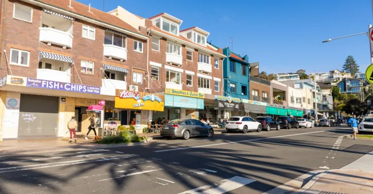 découvrez une opportunité unique de location commerciale pour développer votre activité dans un emplacement stratégique et dynamique.