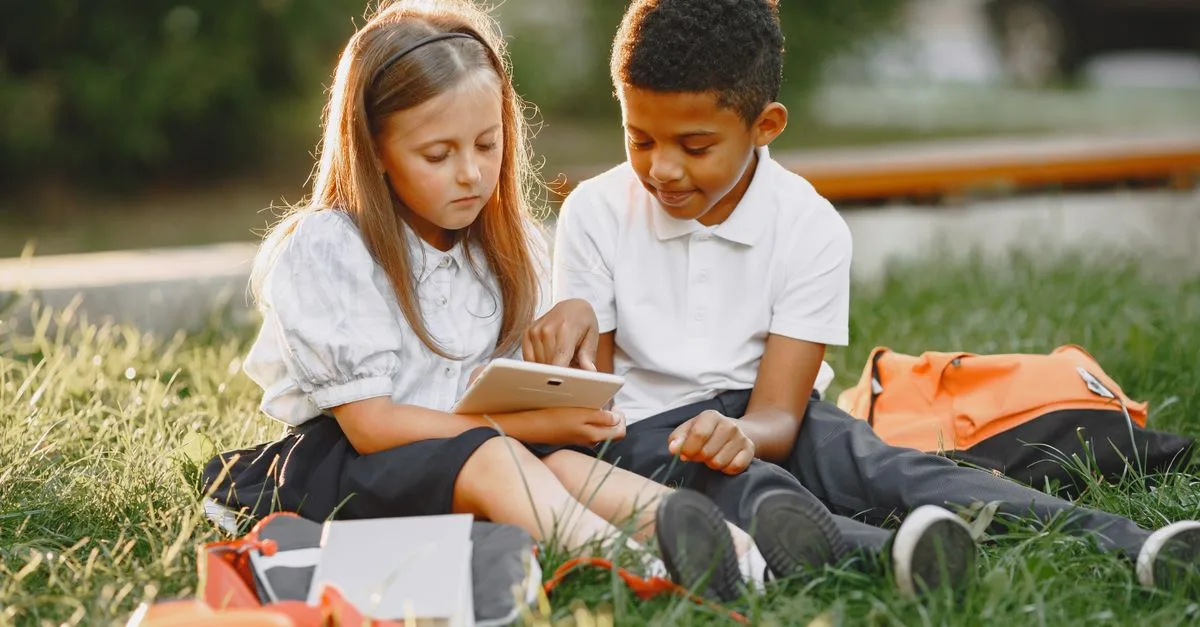 découvrez l'importance d'une communication claire à l'école pour améliorer la compréhension, renforcer les relations et favoriser un environnement d'apprentissage positif.