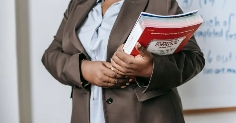 découvrez le programme et les compétences clés du cm1 pour accompagner la progression scolaire des élèves en français, mathématiques, sciences et bien plus.