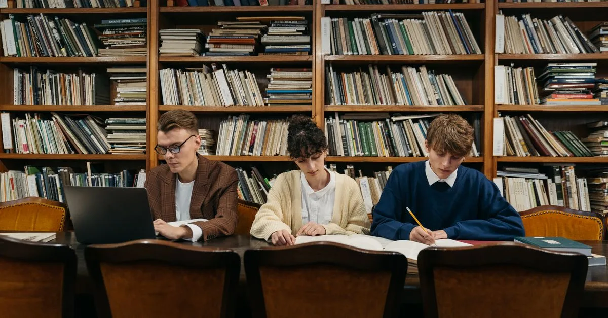 ressources étudiantes : découvrez des outils, conseils et supports pour réussir vos études et optimiser votre apprentissage.
