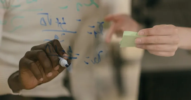 découvrez la formule de la variance, un concept clé en statistique pour mesurer la dispersion des données autour de la moyenne.