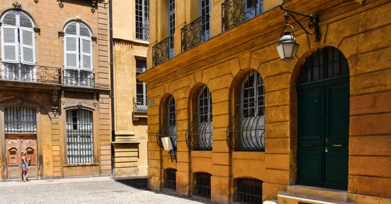 contactez le rectorat aix-marseille pour toutes vos démarches et procédures administratives. obtenez des informations claires et un accompagnement personnalisé.