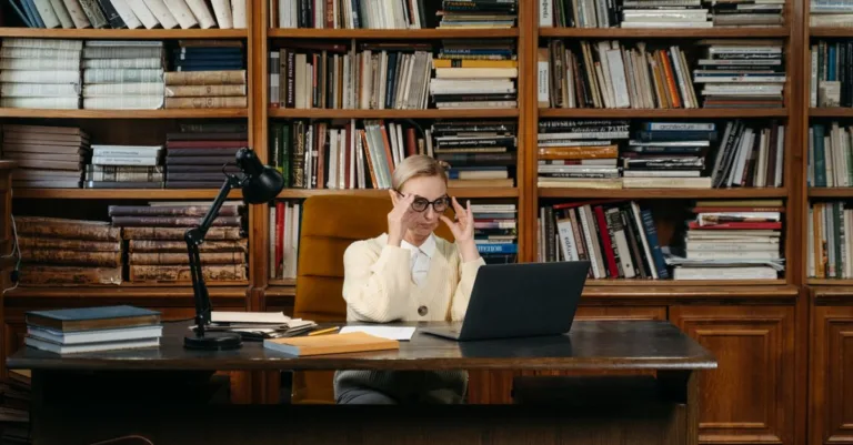 découvrez le salaire de départ moyen pour un bibliothécaire en france, les facteurs influençant la rémunération et les perspectives d'évolution de carrière.