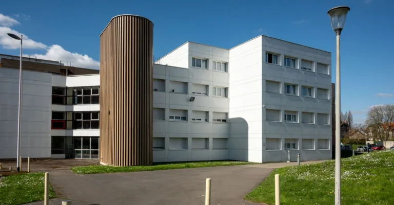 découvrez le collège anatole france à gerzat, un établissement scolaire engagé dans la réussite et l’épanouissement de ses élèves.