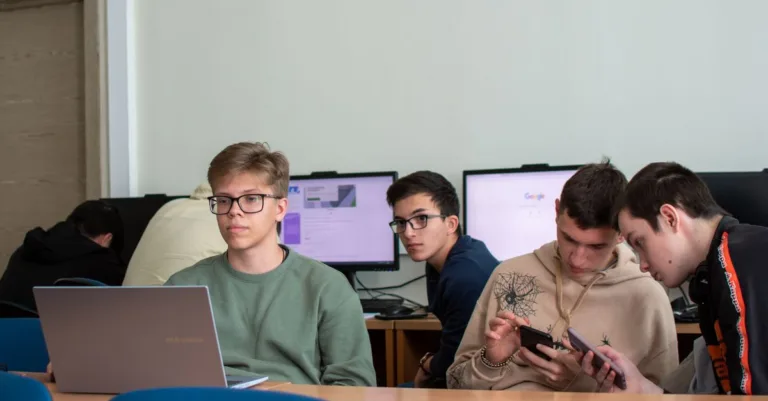 utiliser murat high school ent pour suivre les progrès académiques des élèves efficacement et en temps réel.